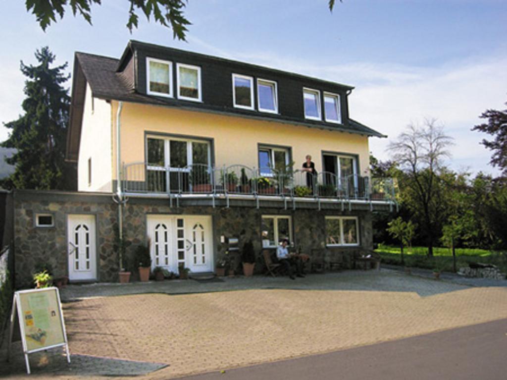 Residenz Moselzauber - Ferienwohnungen Mit Pool Landschaft Ernst Exterior photo