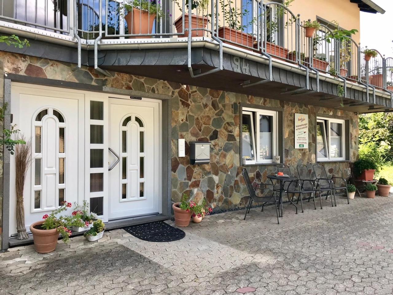 Residenz Moselzauber - Ferienwohnungen Mit Pool Landschaft Ernst Exterior photo